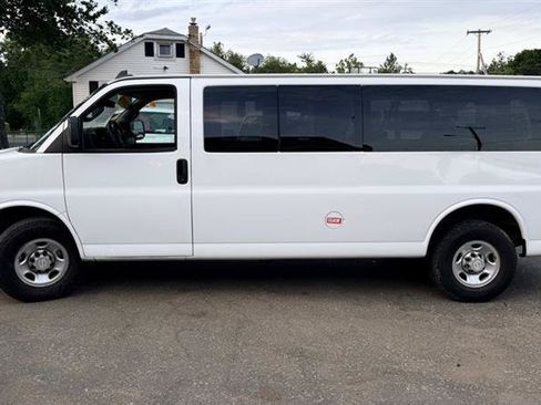 Used 2019 Chevrolet Express 3500 LS RWD image 9