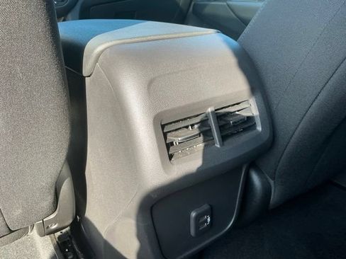 Used 2022 Chevrolet Equinox LT AWD/4WD image 36