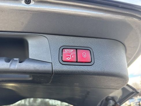 Used 2020 Mercedes-Benz GLB 250 4MATIC w/ Premium Package image 28