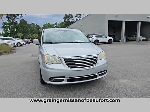 Used 2012 Chrysler Town & Country Touring w/ Entertainment Group #1 FWD image 19