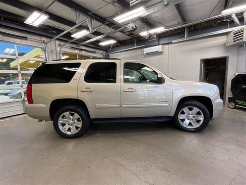 Used 2011 GMC Yukon SLT w/ SLT-2 Equipment Package AWD/4WD image 6