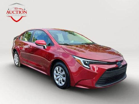 Used 2024 Toyota Corolla LE FWD image 3