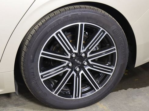 Used 2017 Lincoln Continental Reserve w/ Technology Package image 38