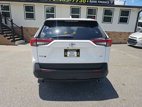 Used 2019 Toyota RAV4 LE FWD image 6