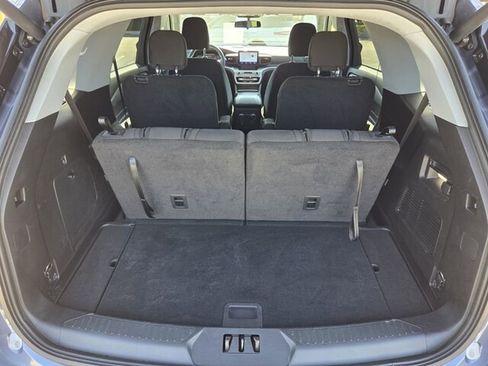 Used 2021 Ford Explorer XLT image 12