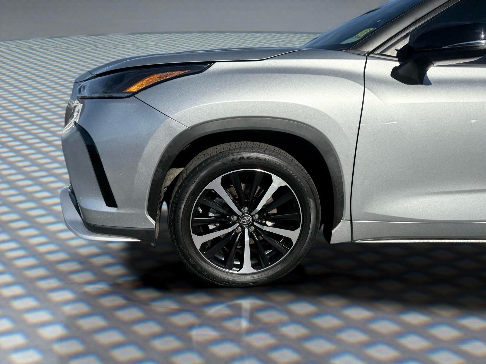 Used 2021 Toyota Highlander XSE AWD/4WD image 12