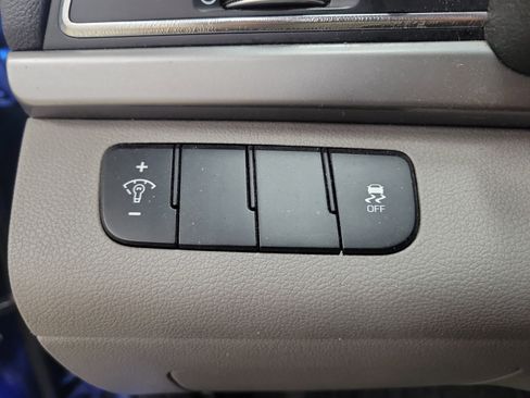 Used 2017 Hyundai Elantra SE image 18