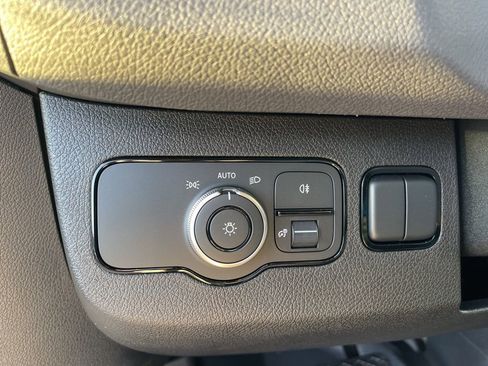 Used 2025 Mercedes-Benz Sprinter 2500 image 19