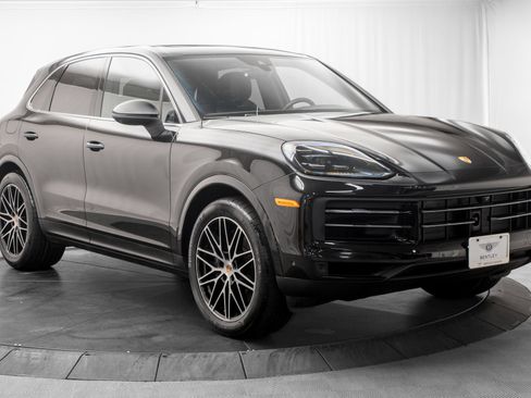 Used 2025 Porsche Cayenne AWD/4WD image 9
