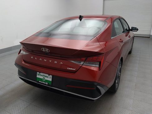 Used 2025 Hyundai Elantra Limited FWD image 7