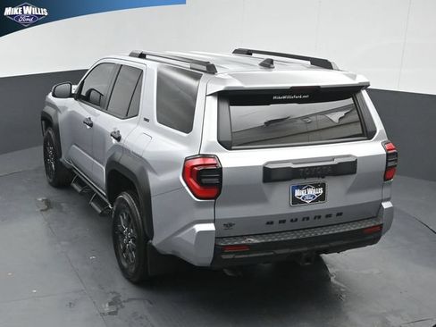 Used 2025 Toyota 4Runner SR5 AWD/4WD image 13