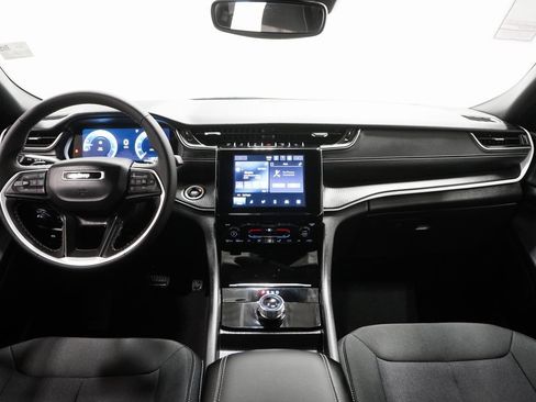 Used 2025 Jeep Grand Cherokee L Laredo image 12