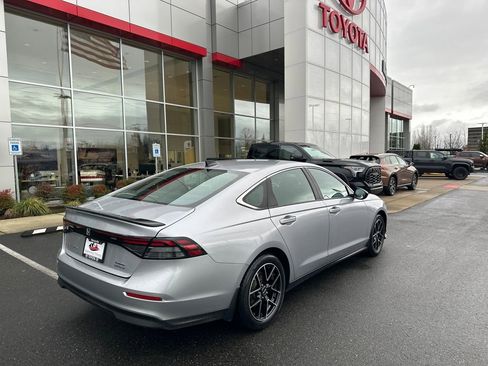 Used 2023 Honda Accord Sport image 3