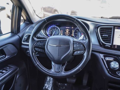 Used 2021 Chrysler Pacifica Touring w/ S Appearance Package image 15