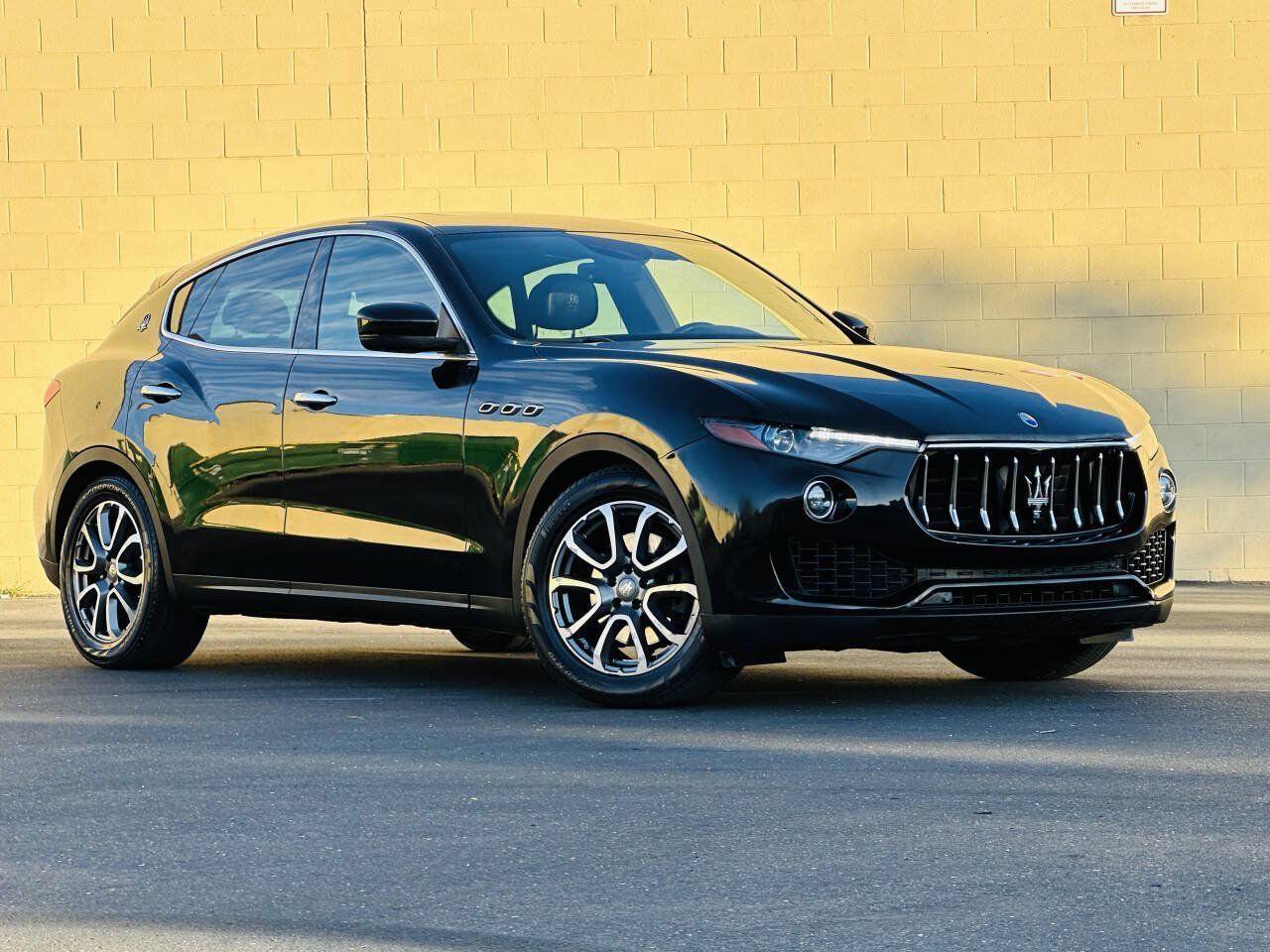 Used 2017 Maserati Levante AWD/4WD image 2