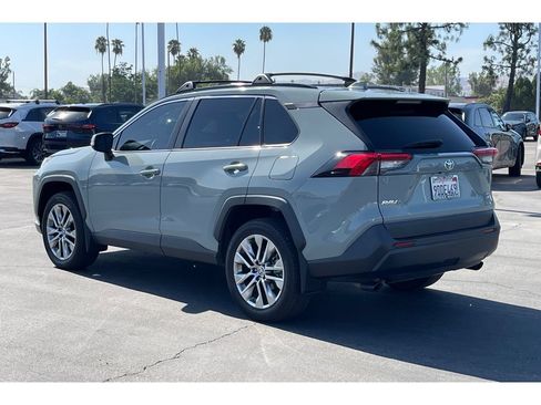 Used 2022 Toyota RAV4 XLE Premium AWD/4WD image 4