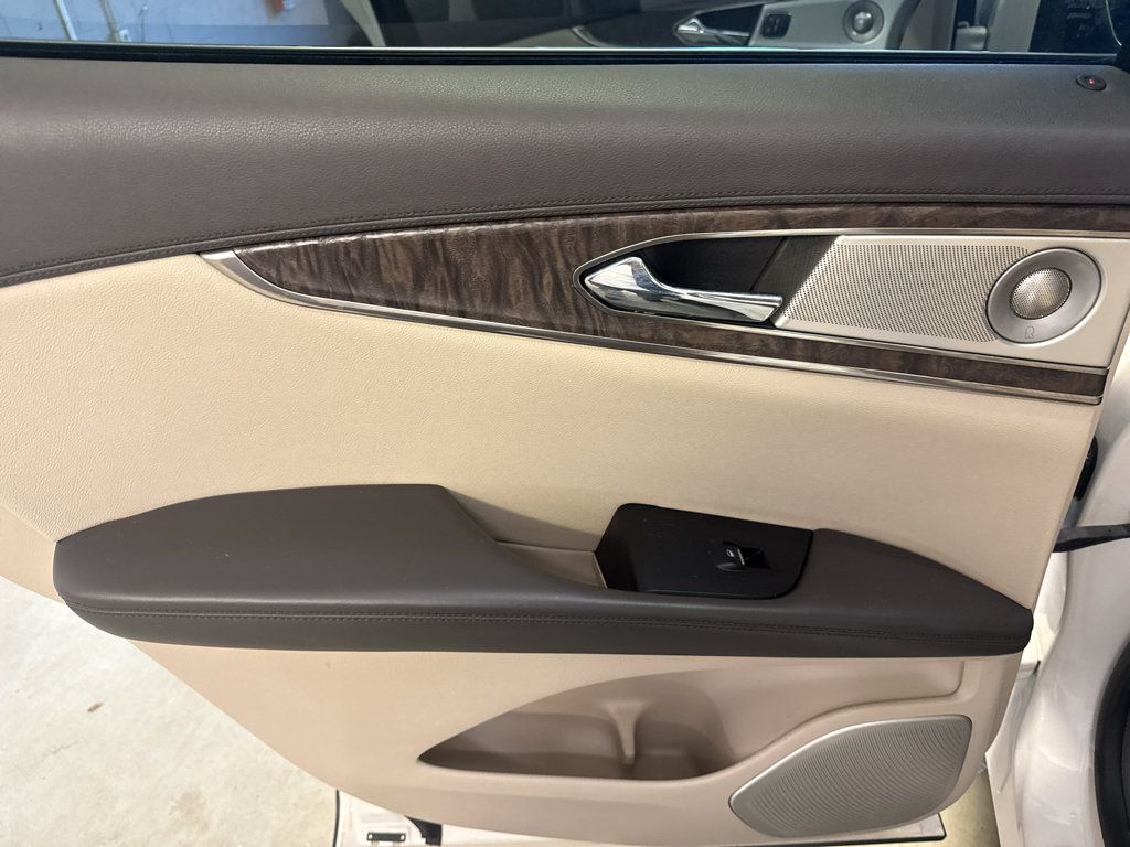 Used 2016 Lincoln MKX Reserve w/ Luxury Package FWD image 29