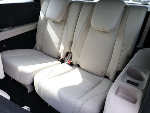 Used 2025 Mercedes-Benz GLS 450 4MATIC image 24