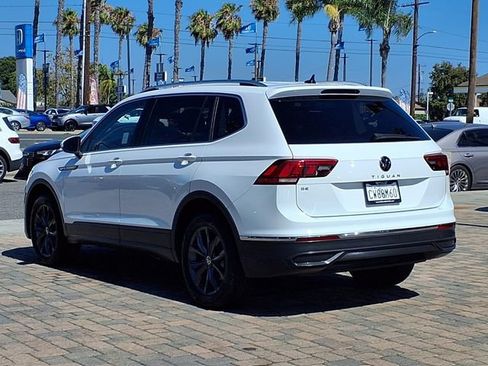 Used 2022 Volkswagen Tiguan SE FWD image 3
