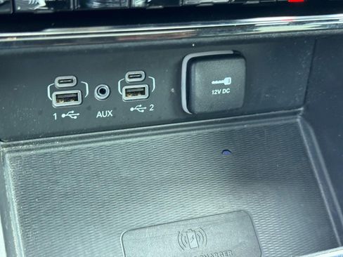 Used 2022 Jeep Grand Cherokee Overland w/ Luxury Tech Group IV AWD/4WD image 22