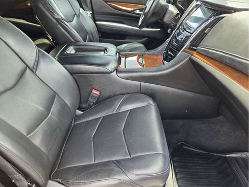 Used 2018 Cadillac Escalade ESV Luxury RWD image 13