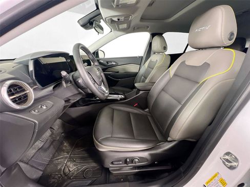 Used 2024 Chevrolet Trax ACTIV w/ Sunroof Package FWD image 19
