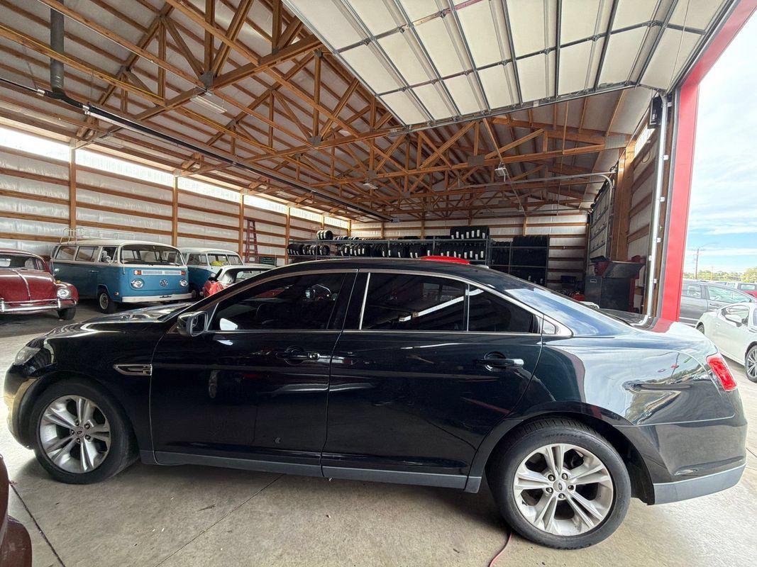 Used 2014 Ford Taurus SEL w/ Equipment Group 201A FWD image 11
