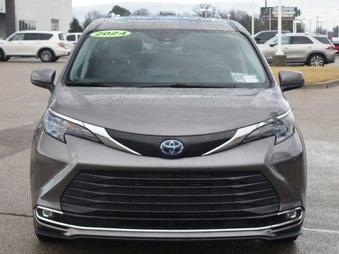 Used 2024 Toyota Sienna XLE image 25