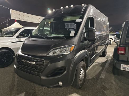 Used 2024 RAM ProMaster 2500 w/ Safety Group FWD image 3