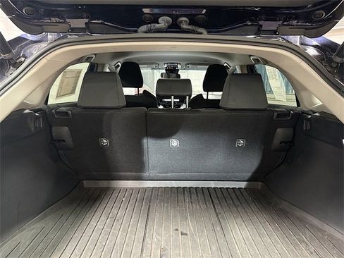 Used 2023 Toyota Venza LE image 27