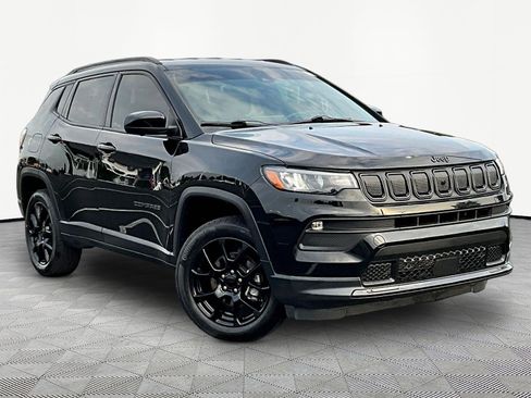 Used 2022 Jeep Compass Latitude w/ Convenience Group AWD/4WD image 3