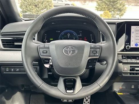 Used 2025 Toyota Camry SE image 7
