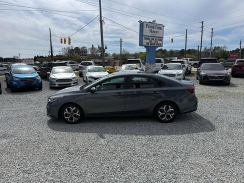 Used 2021 Kia Forte LXS image 2