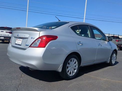 Used 2014 Nissan Versa SV image 4