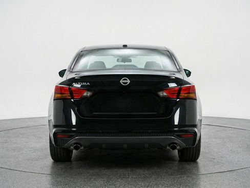 Used 2025 Nissan Altima 2.5 SV image 7