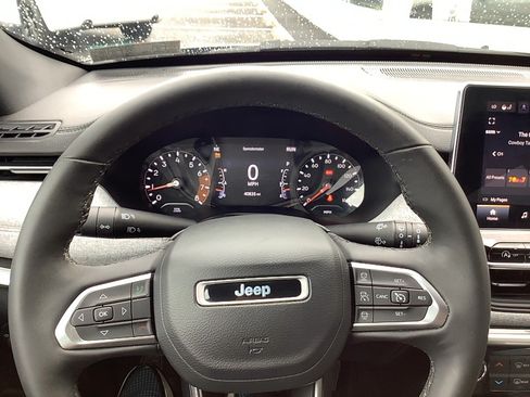 Certified 2024 Jeep Compass Latitude AWD/4WD image 10