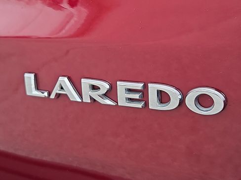 Used 2020 Jeep Grand Cherokee Laredo image 9