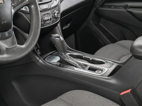 Used 2020 Chevrolet Equinox LT image 29