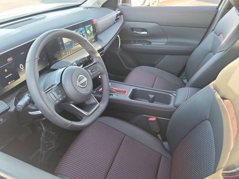 New 2026 Nissan Kicks SR FWD image 3