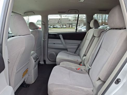 Used 2013 Toyota Highlander Plus w/ Cold Weather Pkg image 12