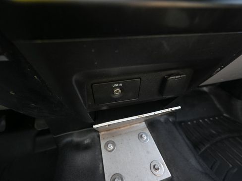 Used 2016 Ford F150 XL w/ Heavy-Duty Payload Package image 25