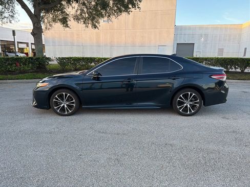 Used 2019 Toyota Camry SE w/ Convenience Package image 2
