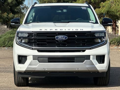 New 2026 Ford Expedition Max Platinum AWD/4WD image 2