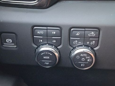 Used 2024 GMC Sierra 2500 AT4 w/ AT4 Premium Plus Package image 28