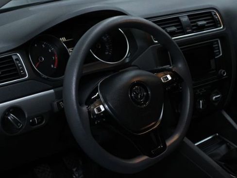 Used 2017 Volkswagen Jetta S image 10