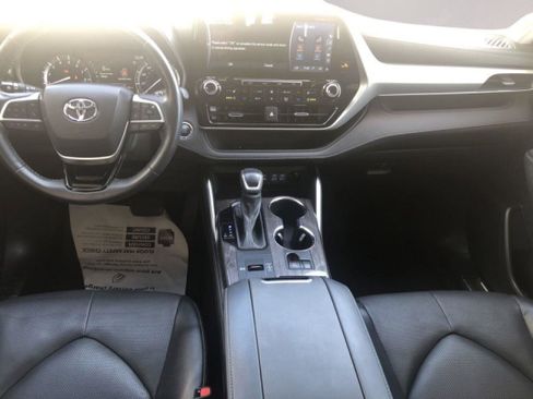 Used 2022 Toyota Highlander Platinum image 11