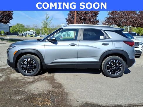 Used 2023 Chevrolet TrailBlazer LT w/ Convenience Package FWD image 2