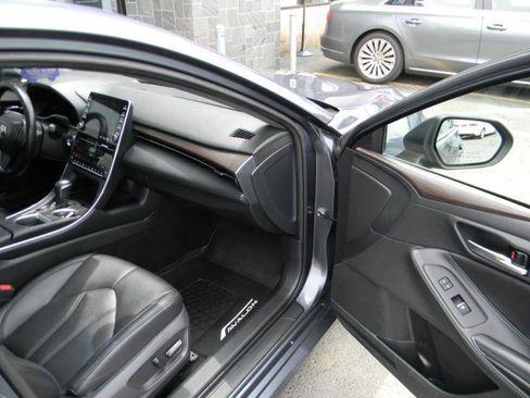 Used 2019 Toyota Avalon XLE w/ Moonroof Package FWD image 21
