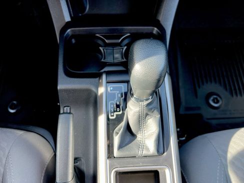 Used 2022 Toyota Tacoma SR5 RWD image 14