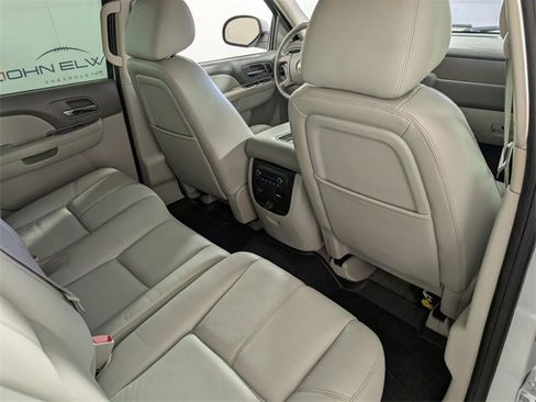 Used 2011 Chevrolet Avalanche LT w/ Luxury Package image 19